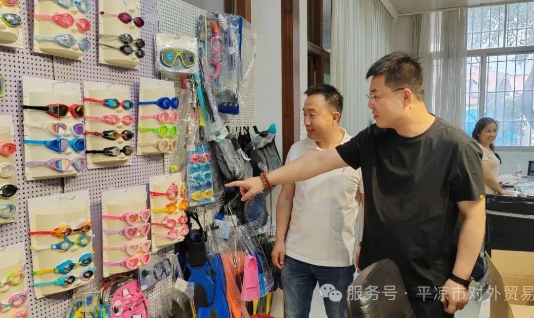 平?jīng)鍪袑ν赓Q(mào)易協(xié)會(huì)會(huì)長單位負(fù)責(zé)人率我市部分企業(yè)代表赴廣東省東莞市開展考察招商活動(dòng)